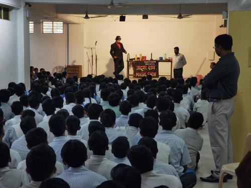 MAGIC SHOW